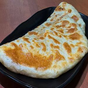 Лепешка с говядиной и зеленым луком