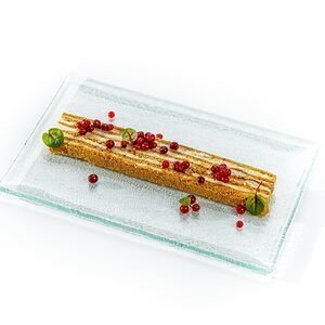 Медовик с брусникой