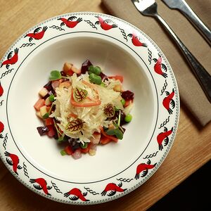 Винегрет с запечённой свёклой и квашеной капустой