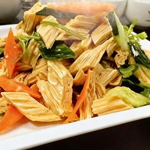 Салат из спаржи