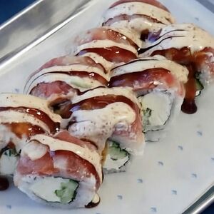 Ролл с тунцом и гребешком