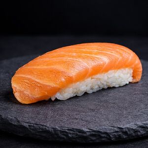 Суши с копчёным лососем