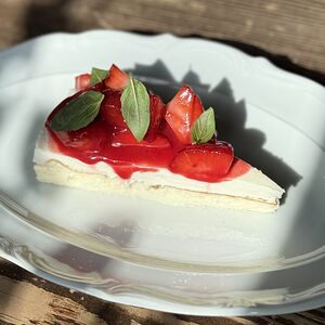 Сырный торт с клубникой