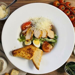 Салат Цезарь с курицей 