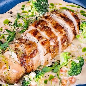 Куриная грудка с брокколи