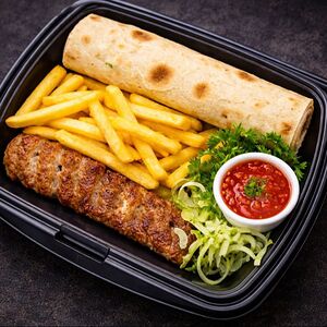 Комбо-обед из люля с картофелем фри