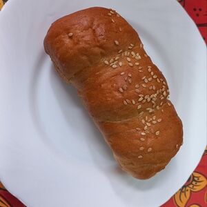 Сосиска в тесте с кунжутом