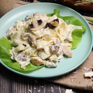 Паста Феттуччине с курицей и грибами