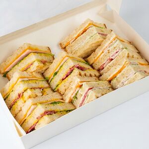 Фудбокс Клаб-сэндвичи с индейкой и сыром, с салями и ветчиной