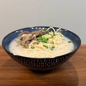 Лапша с кусочками тушеной баранины