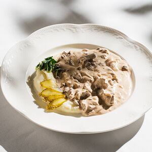 Бефстроганов с картофельным пюре
