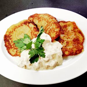Драники с соусом из белых грибов 