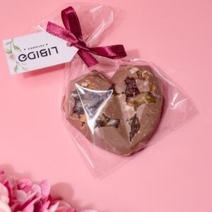 Мини молочный шоколад с финиками и миндалем