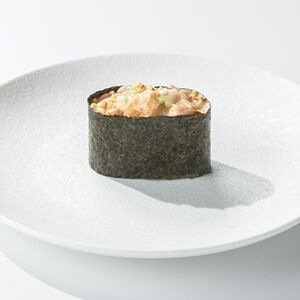 Гункан с креветкой под спайси-соусом (1 шт.)