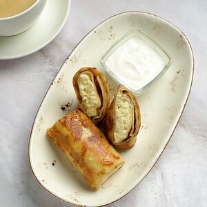 Блины с творогом и сметаной