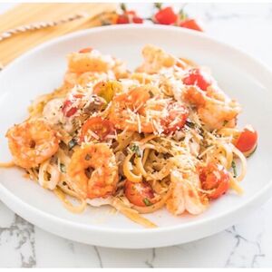 Спагетти с креветками и помидорами