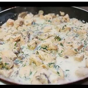 Курица с грибами в сливочном соусе 