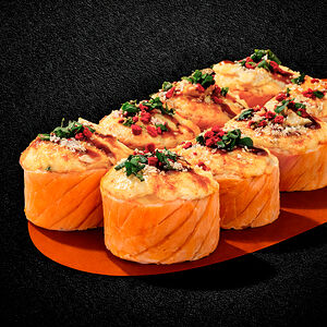 Запеченный лосось с клубникой и сыром бри