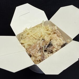 Паста в сливочном соусе со свининой (рис)