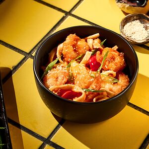 Вок Тигровые креветки в кисло-сладком соусе