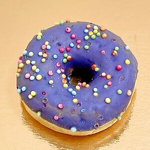 Донат Черничный