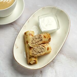 Блины с мясом и сметаной