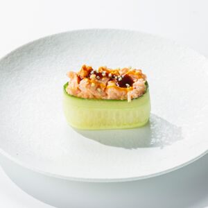 Суши в огурце с креветкой (1 шт.)