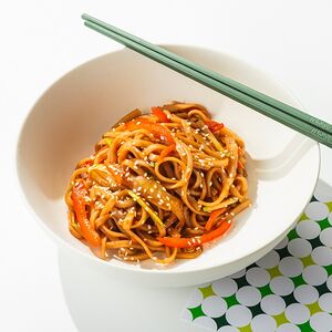 Вок с овощами и соусом терияки