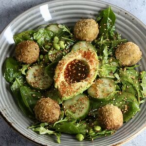 Салат с фалафелем