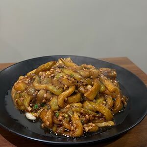 Жареный свиной фарш с баклажаном