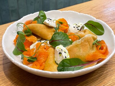 Блины со слабосоленой форелью и творожным сыром