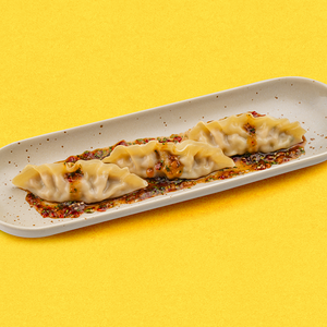 Гедза c курицей и cоусом никей