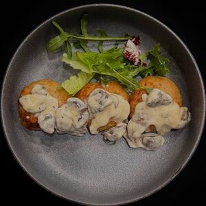 Котлеты из птицы в грибном соусе