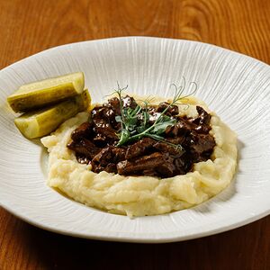 Печень теленка с картофельным пюре