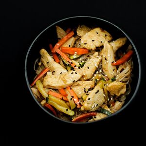 Рисовая лапша с курицей