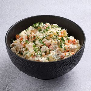 Салат «Запеченный цыпленок с ананасом»