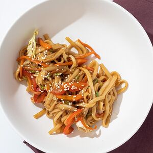 Удон с овощами и соусом терияки