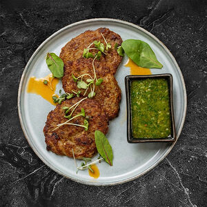 Грибные оладьи с соусом чимичурри