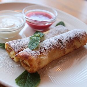 Блинчики с творогом и сметаной 