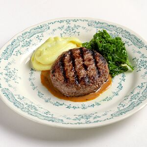 Котлета говяжья, картофельное пюре и кейл