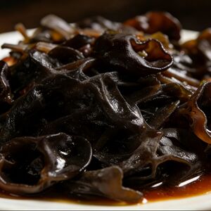 Салат из древесных грибов муэр