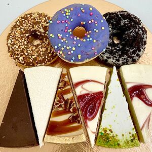 Сет Донаты и чизкейки