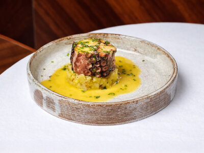 Осьминог, картофель и сливочный айоли