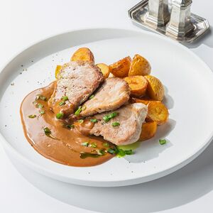 Медальоны из свинины с беби-картофелем