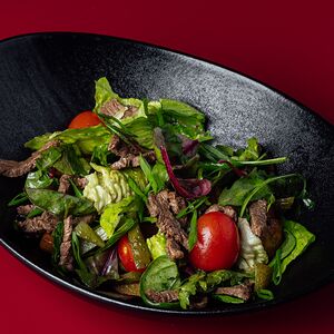 Тёплый салат с говядиной