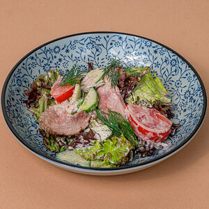 Салат с телятиной и ореховой заправкой