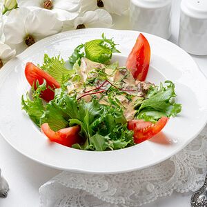 Тёплый салат с печенью кролика