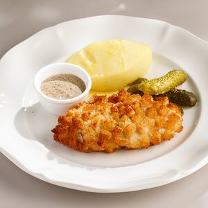 Пожарская котлета с картофельным пюре и грибным соусом