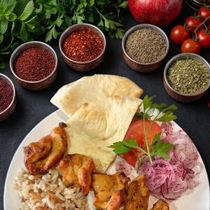 Мини-шашлык из курицы с гарниром