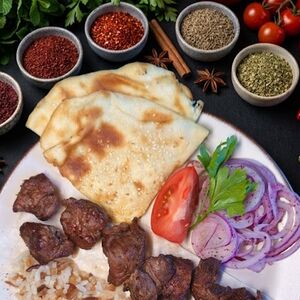 Мини-шашлык из баранины с гарниром